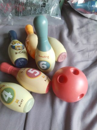 Juego de bolos infantiles con números