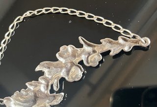 Gargantilla de plata con flores diseño artesanal