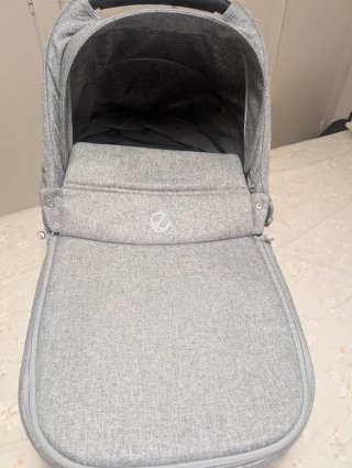 Capazo Jané Muum Gris