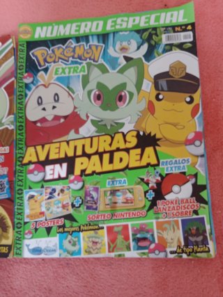 Revistas Pokémon Especiales y Juguete Pokebola