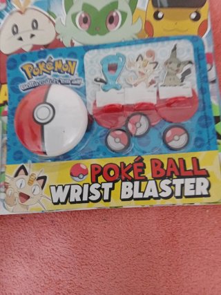 Revistas Pokémon Especiales y Juguete Pokebola