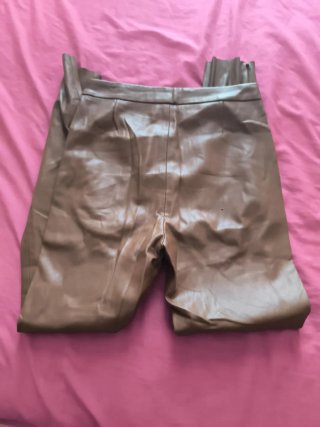 Pantalones Zara efecto piel marrones