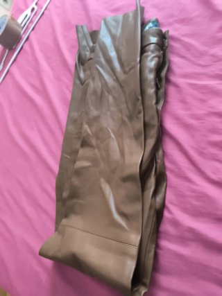 Pantalones Zara efecto piel marrones