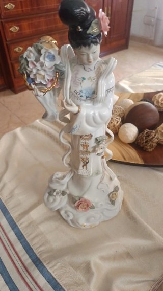 Figuras de porcelana mujer oriental