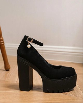 Zapatos de tacón negros con plataforma. Nuevos!