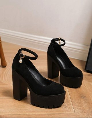 Zapatos de tacón negros con plataforma. Nuevos!