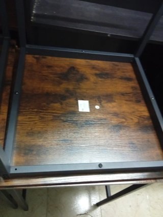 32 Sillas y 12 Mesas (60x60 y 100x40)