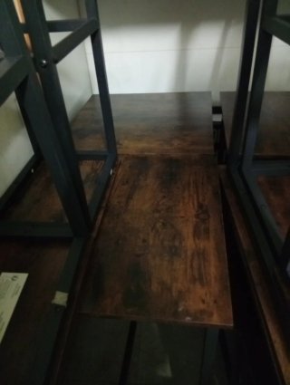 32 Sillas y 12 Mesas (60x60 y 100x40)