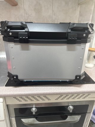 Baúl Moto Vevor Negro/Plata