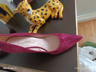 Zapatos de tacón Uterqüe morados