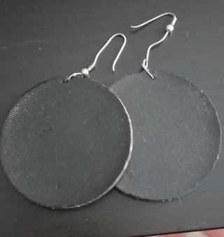 Pendientes redondos con diseño tribal