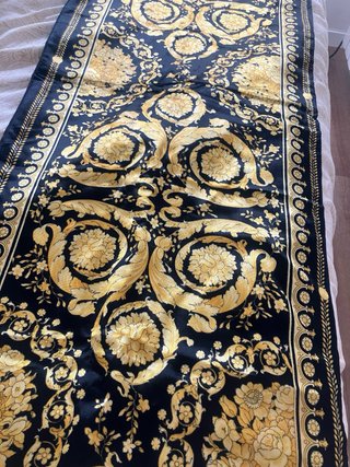 Estola Seda Versace Vintage Negra y Dorada