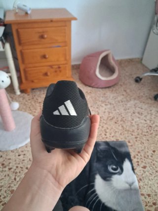 Botas de fútbol Adidas Negras y Rojas