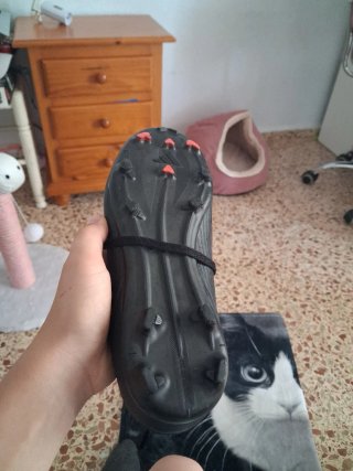 Botas de fútbol Adidas Negras y Rojas