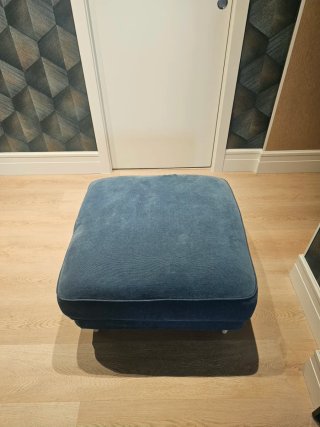 Puff Ikea simile all'Esseboda in blu