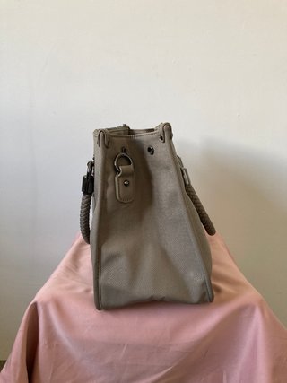 Bolso mediano marca Liu jo. Muy buen estado.