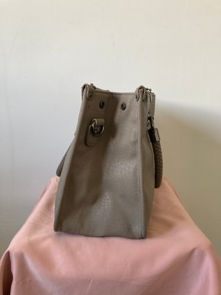 Bolso mediano marca Liu jo. Muy buen estado.