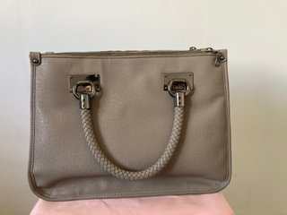 Bolso mediano marca Liu jo. Muy buen estado.