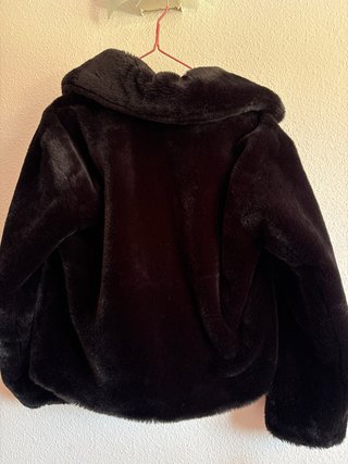Abrigo pelo Stradivarius negro Talla S
