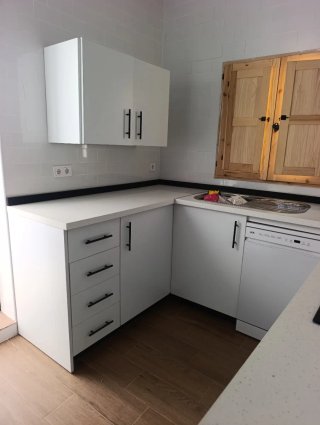 Cocina a medida blanca