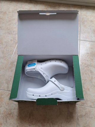 Zuecos profesionales Feliz Caminar blancos