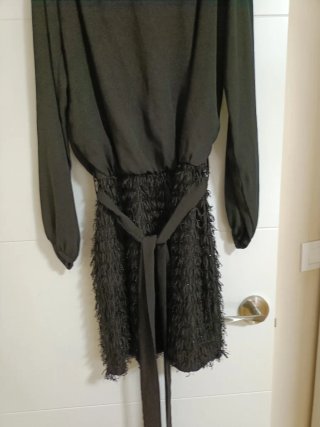 Vestido fiesta negro con cinturón