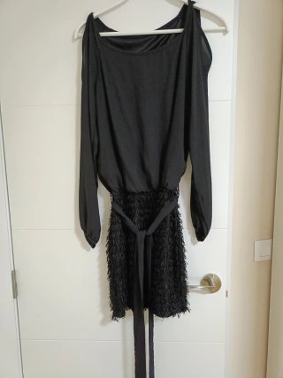 Vestido fiesta negro con cinturón
