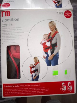 Mochila portabebés ergonómica roja