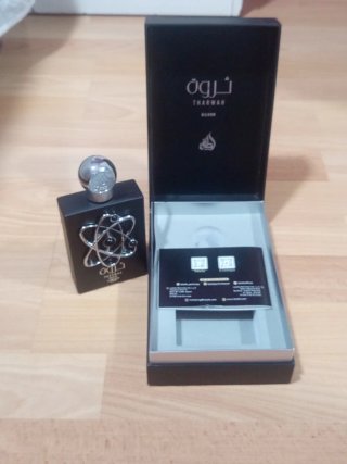 Colonia Tharwah Silver Lattafa Hombre