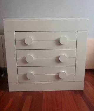 Cajonera blanca de madera