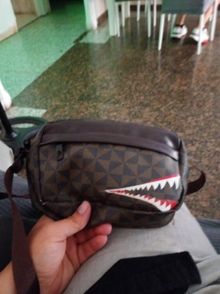 Riñonera Armani Marrón Diseño Tiburón