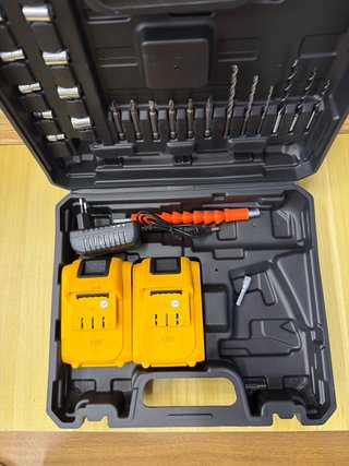 Taladro UM66 con Baterías y Accesorios