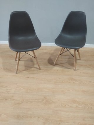 Sillas marrón elegantes  La pareja por 14€