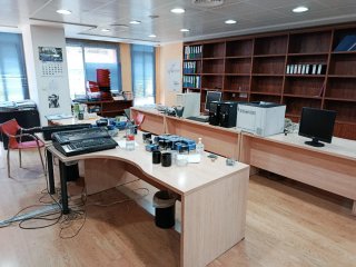 Mobiliario y estanterías de oficina