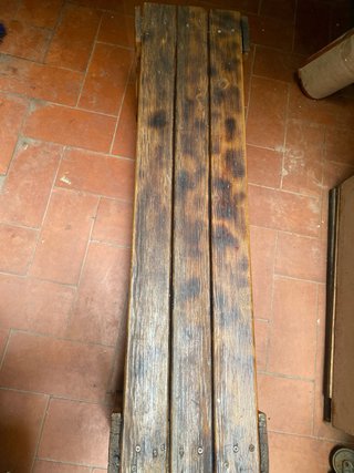 Banqueta pequeña de madera