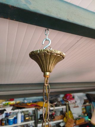 Lámpara colgante dorada con cristal