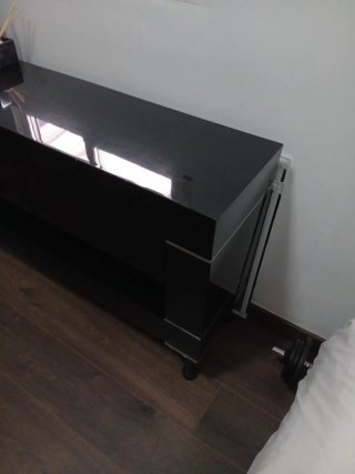 Mueble TV negro cristal y madera
