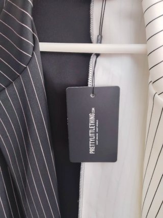 PrettyLittleThing Blazer Rayas Blanco y Negro