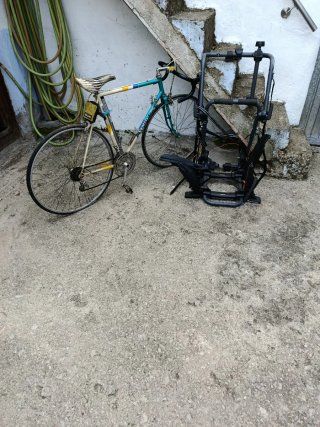 Se vende bicicleta y se regala portabicicletas