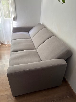 Sofá Cama 3 Plazas Gris claro con almacenamiento.