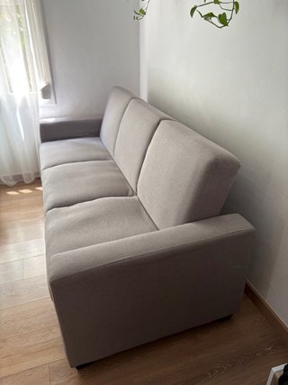 Sofá Cama 3 Plazas Gris claro con almacenamiento.