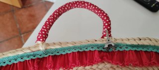 Cesta de mimbre personalizada.