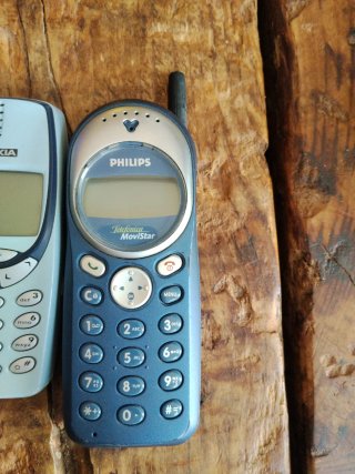Lote 4 Móviles Antiguos Alcatel, Nokia, Philips