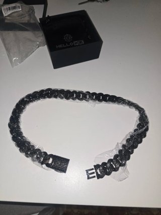 Cadena Cubana Negra y Plateada. Marca HelloIce