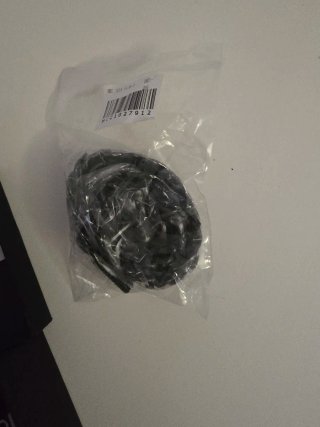 Cadena Cubana Negra y Plateada. Marca HelloIce