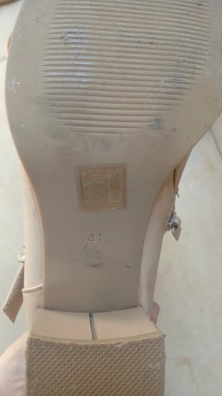 Stivaletti donna beige traforati con fibbia