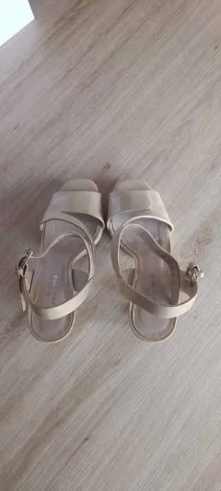 Zapatos Gloria Ortiz Beige Tacón