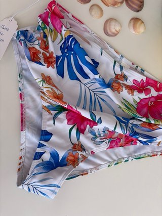 Bikini estampado tropical a estrenar