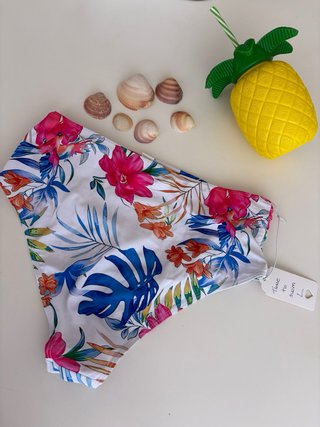 Bikini estampado tropical a estrenar