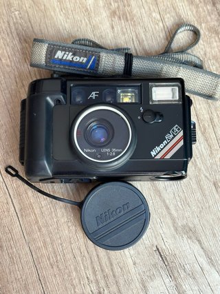 Cámara Nikon L35AW AF resistente al agua